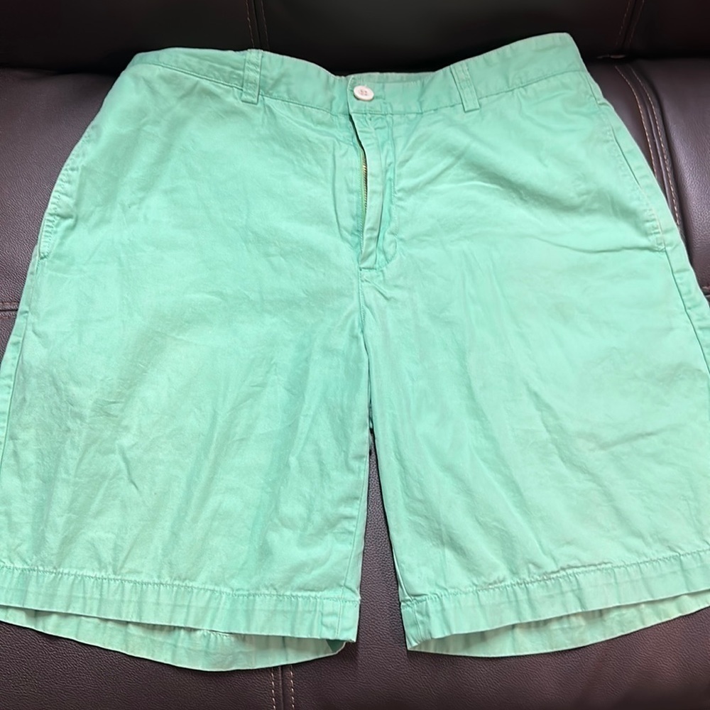 Mens vineyard vines shorts sz 33